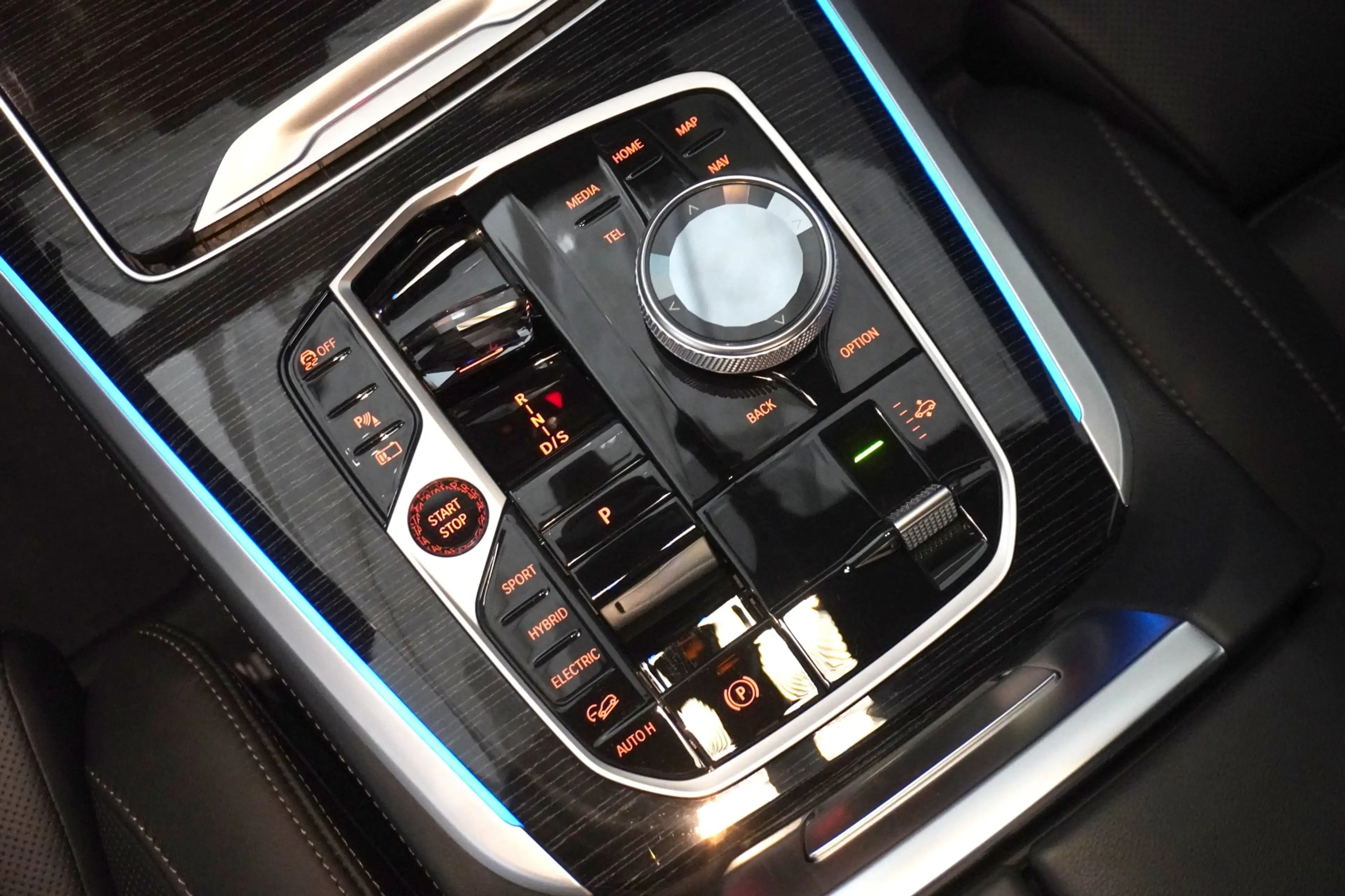 BMW X5 xDrive50e — photo 12