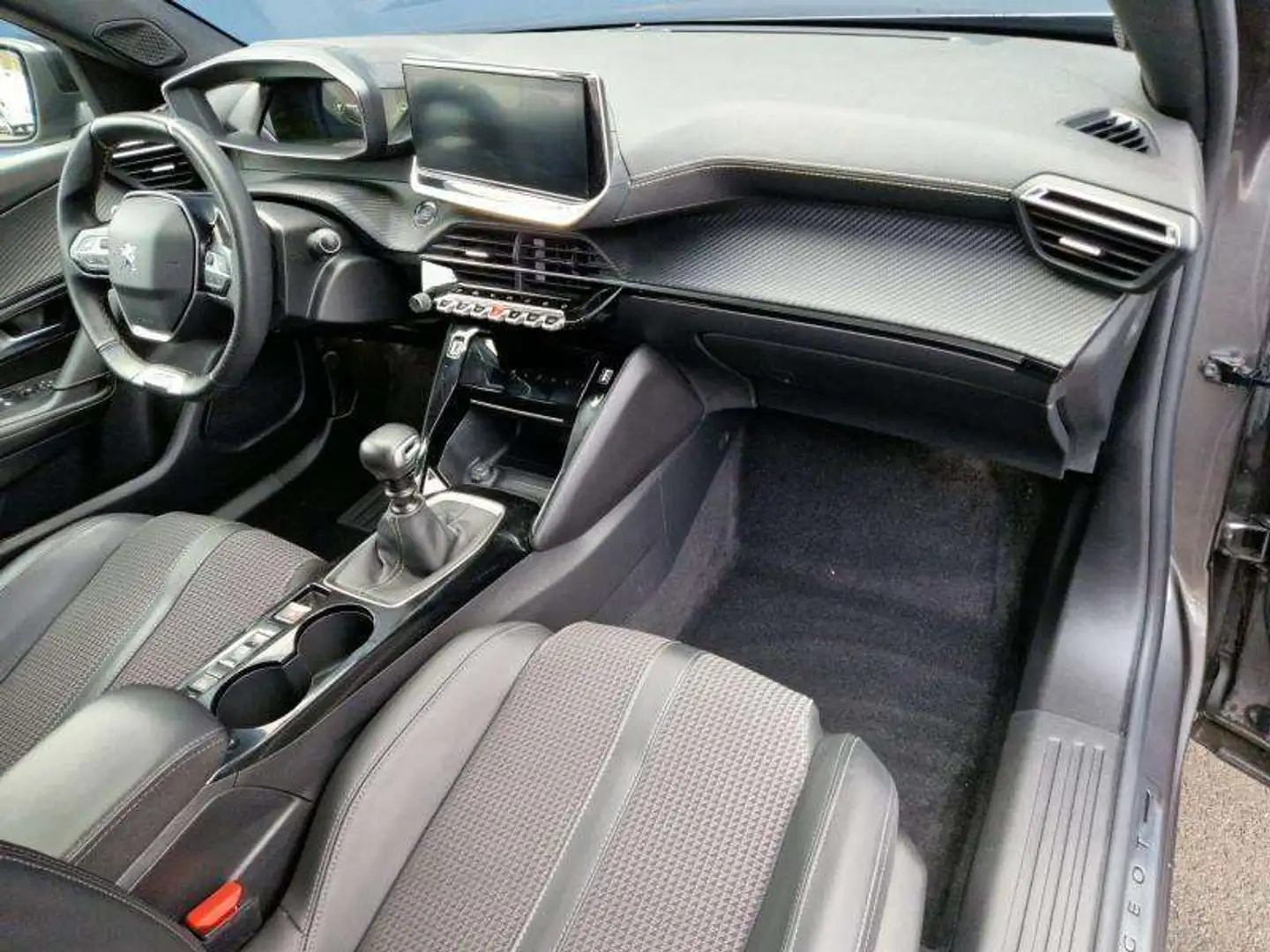 Peugeot 2008 GT / 130ch Grau - 2