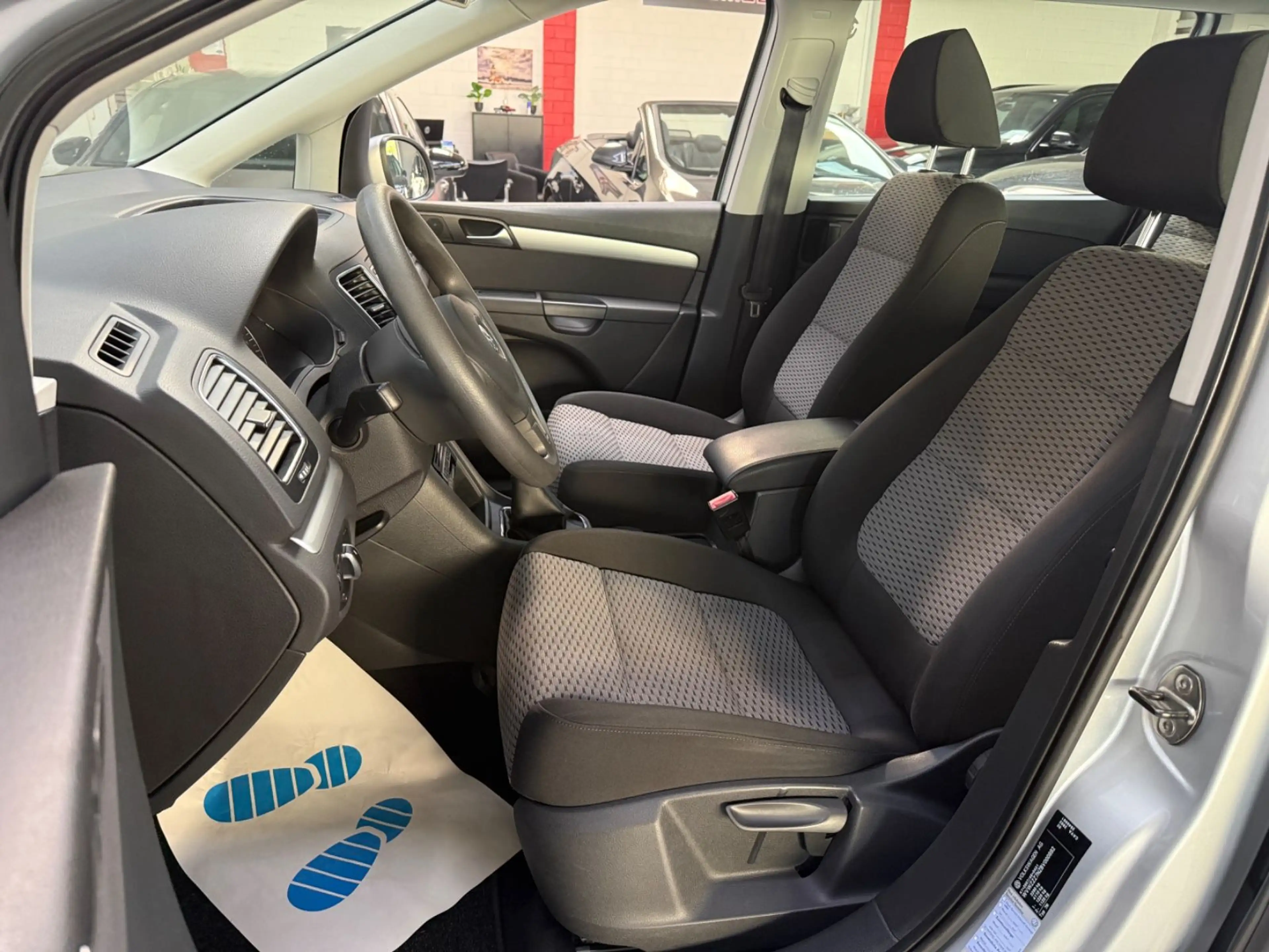 Volkswagen Sharan BMT 1.4 TSI PDC SHZ KLIMA STEUERKETTE NEU — photo 14