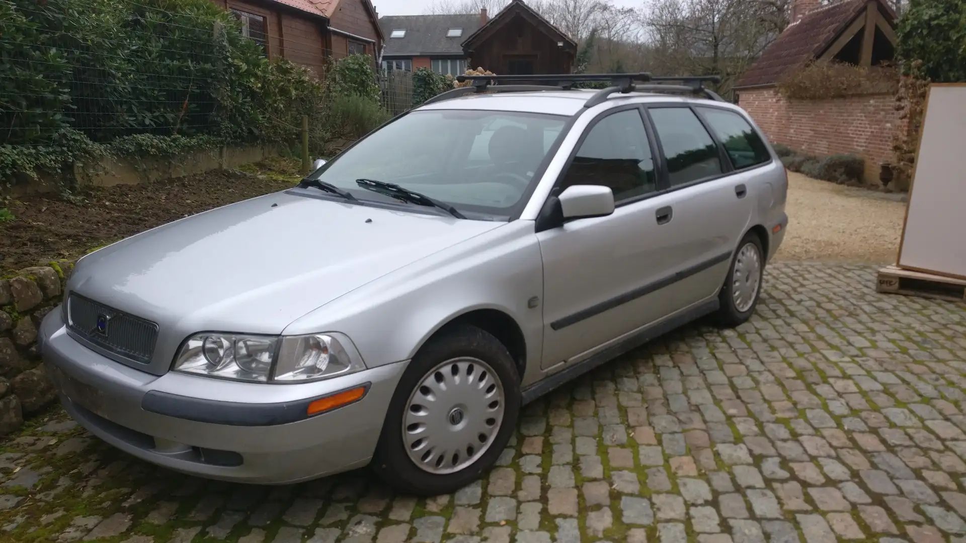 Volvo V40 1.9 Turbo - D Grau - 1