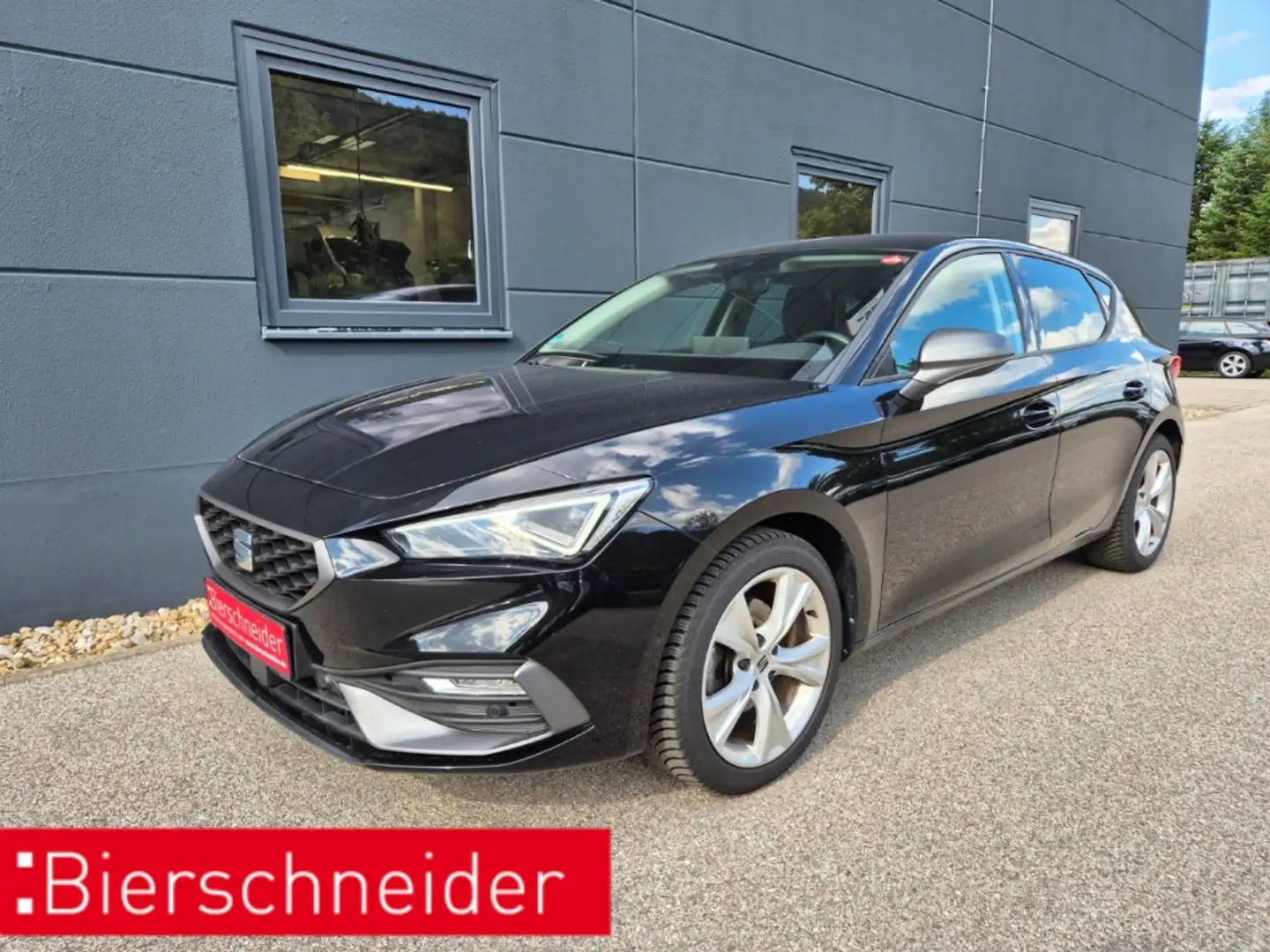 SEAT Leon 1.5 eTSI DSG FR ab 269EUR 0EUR ANZAHLUNG Fahrass. Schwarz - 1