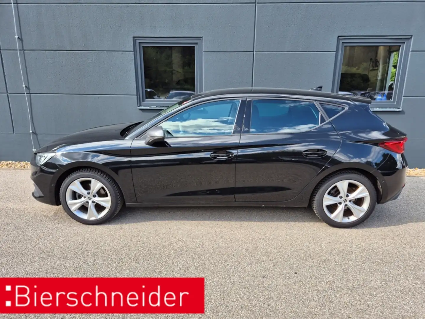 SEAT Leon 1.5 eTSI DSG FR ab 269EUR 0EUR ANZAHLUNG Fahrass. Schwarz - 2