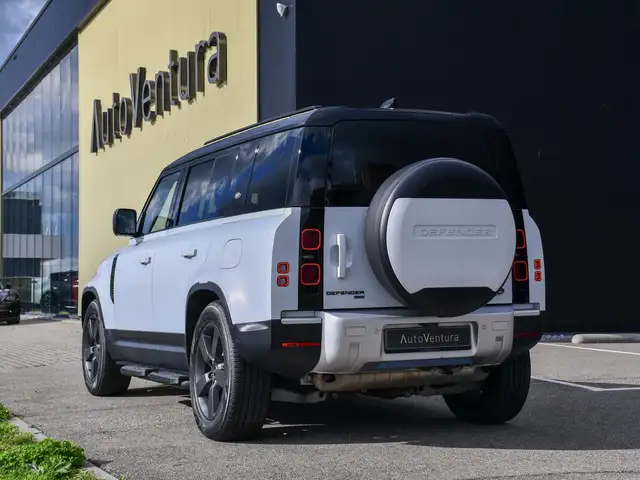 Land Rover Defender view 4