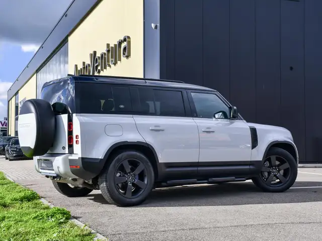 Land Rover Defender view 6