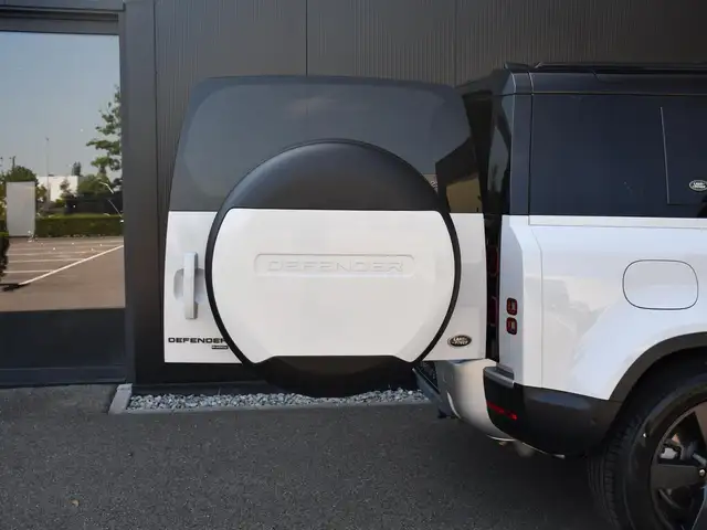 Land Rover Defender view 15
