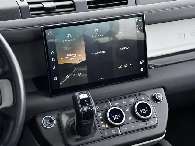 Land Rover Defender view 10