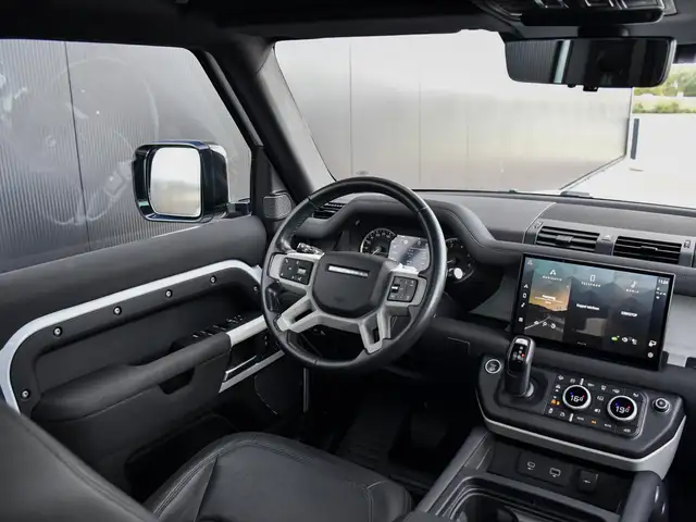 Land Rover Defender view 11