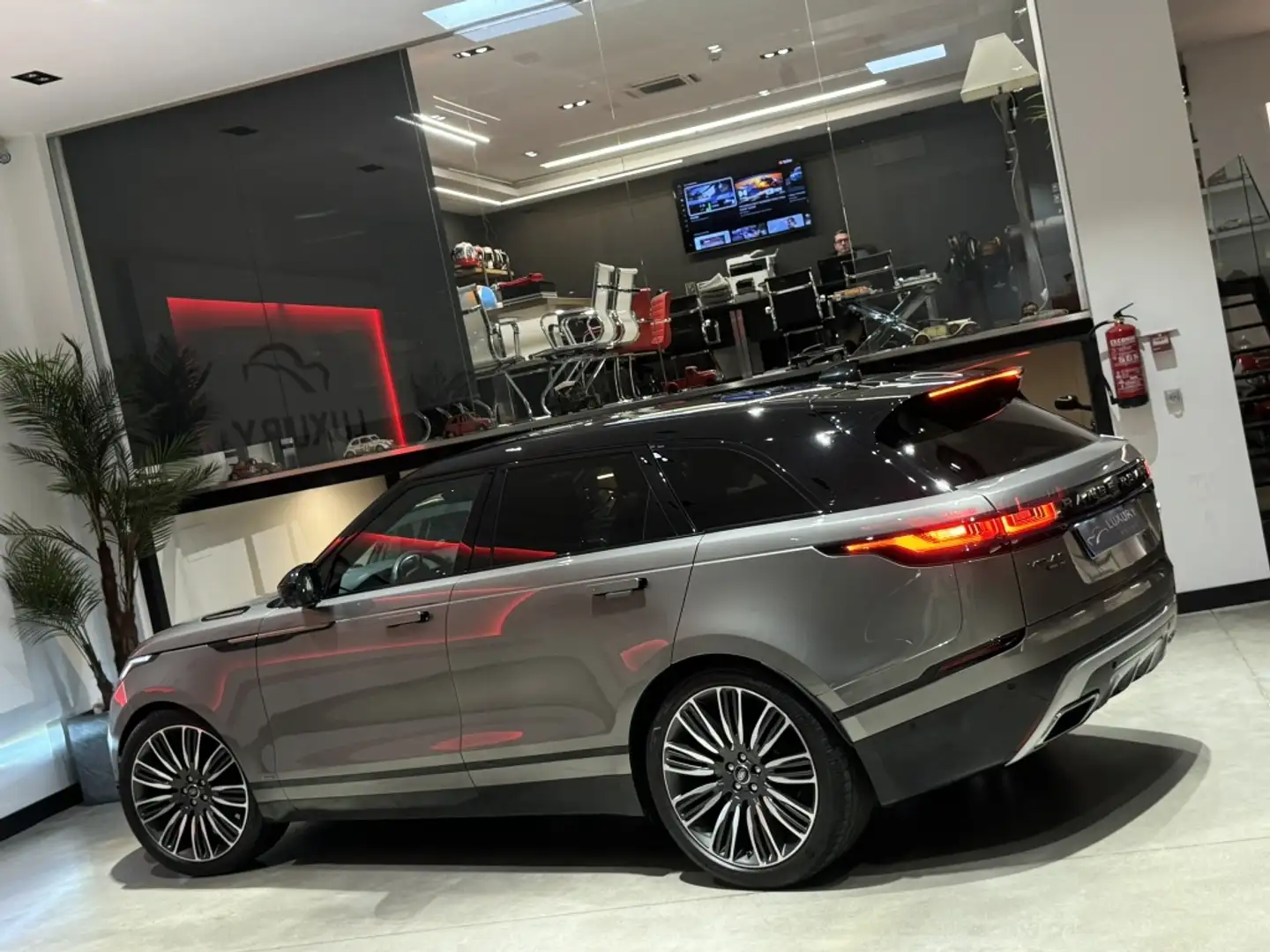 Land Rover Range Rover Velar 3.0 R-Dynamic HSE 4WD Aut. Grigio - 2