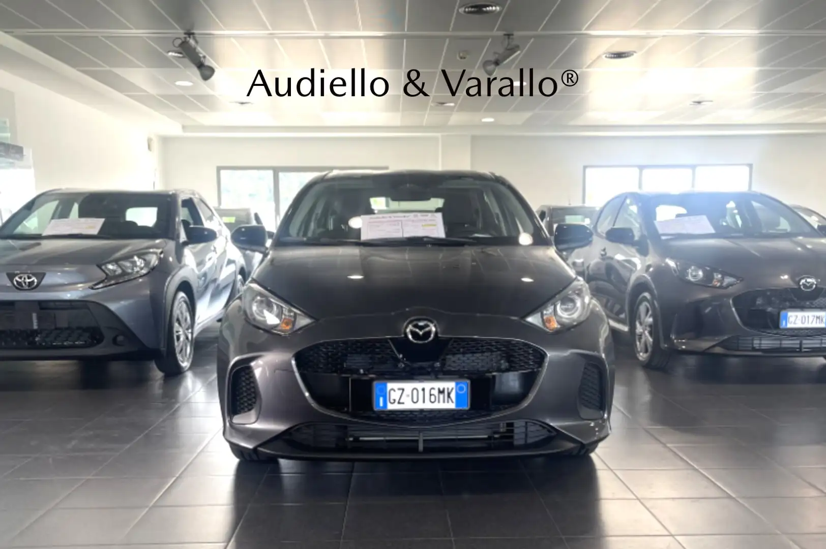 Mazda 2 1.5 VVT e-CVT Full Hybrid Electric Centre-Line Grau - 1