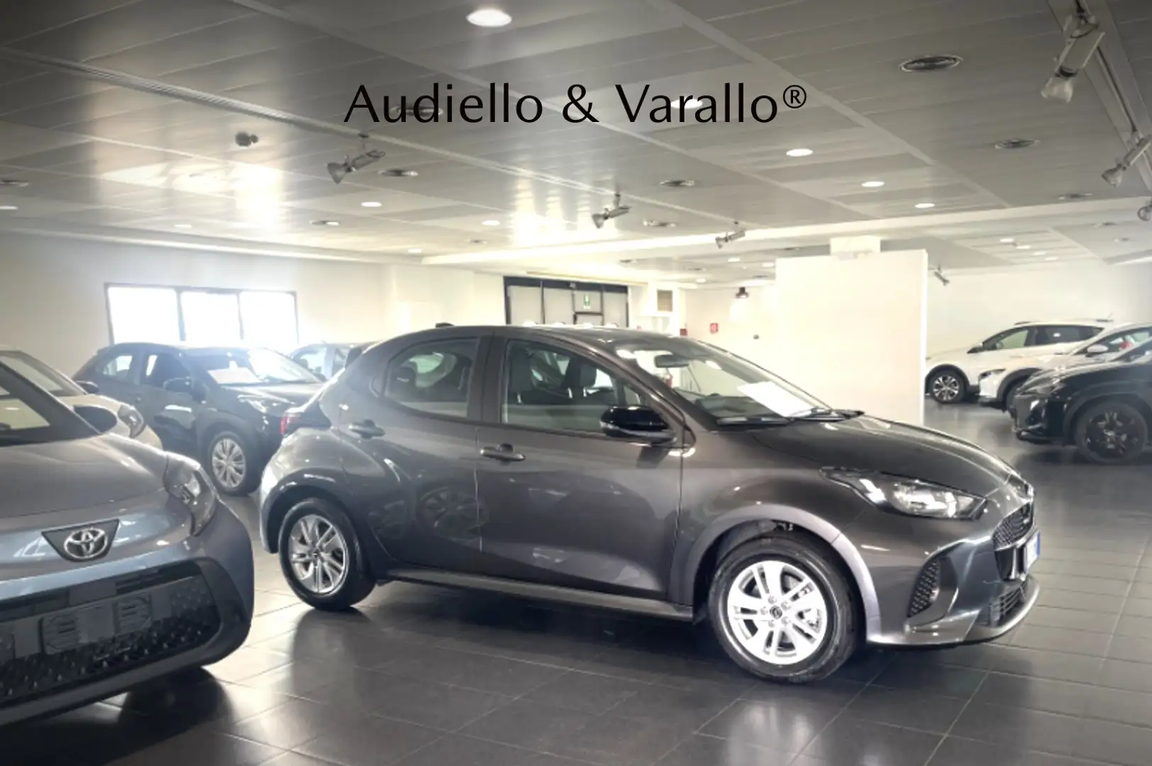 Mazda 2 1.5 VVT e-CVT Full Hybrid Electric Centre-Line Grau - 2