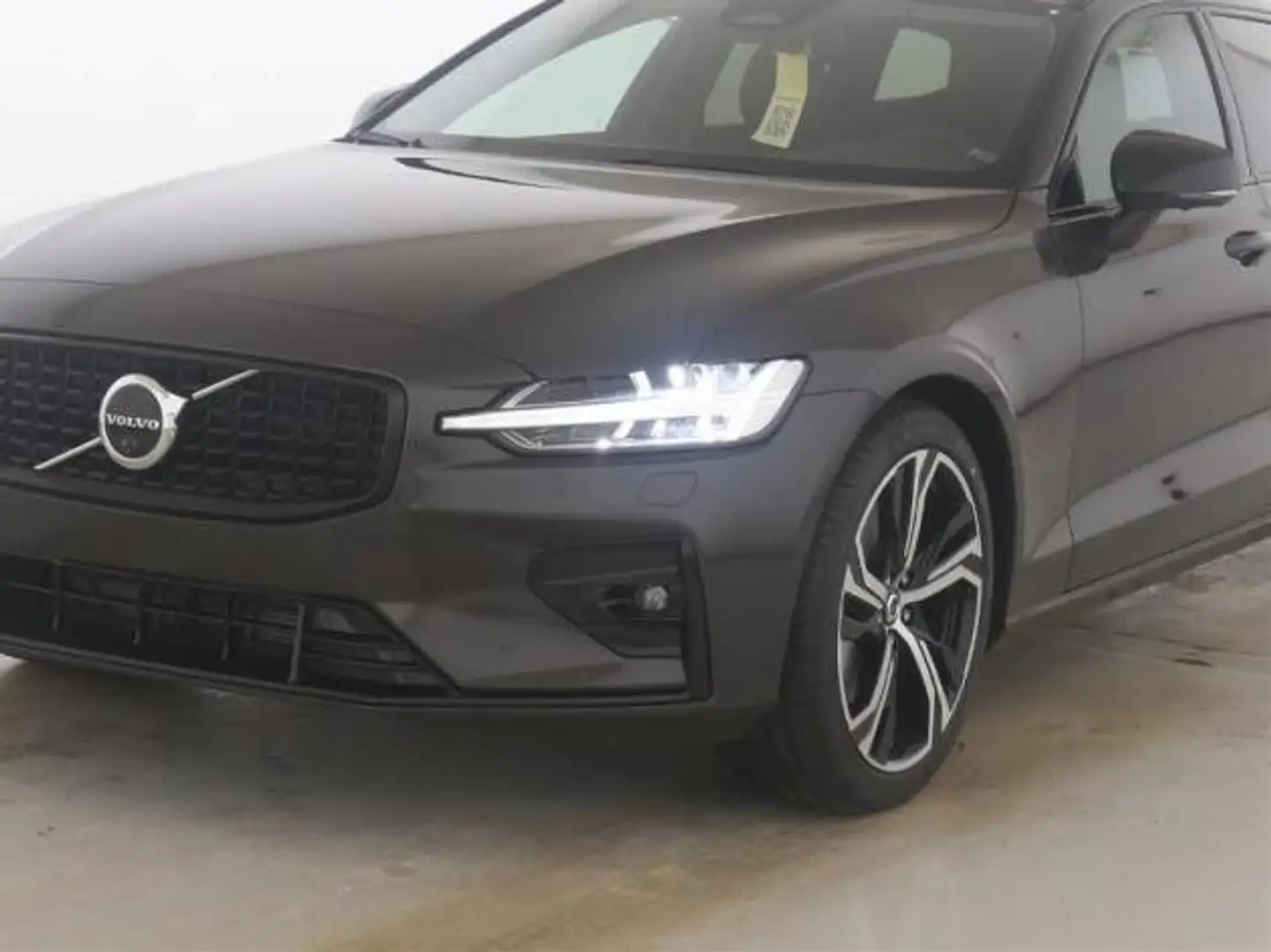 Volvo V60 Plus Dark*SD*AHK*BLIS*ACC*VOLL-LED*0,99% eff Grau - 2