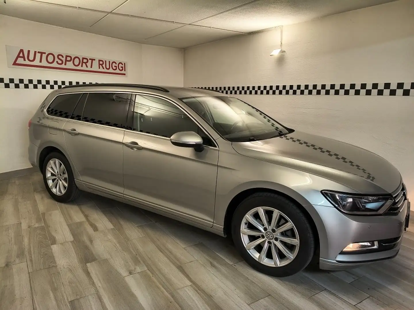 Volkswagen Passat Variant 2.0 tdi Comfortline 150cv manuale 6m Gris - 2