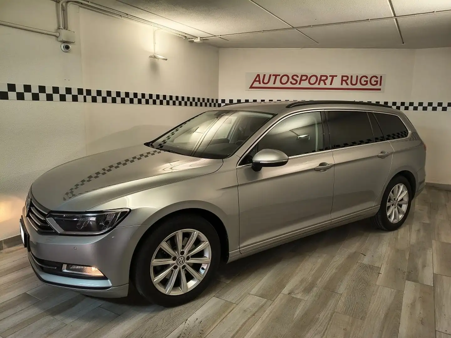 Volkswagen Passat Variant 2.0 tdi Comfortline 150cv manuale 6m Gris - 1