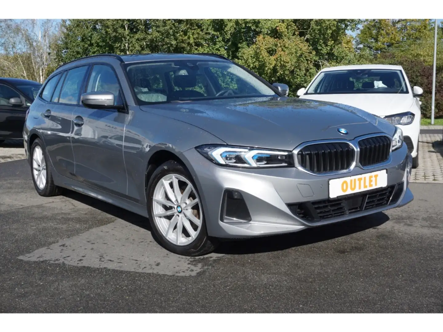 BMW 318 d Touring-HUD-PanoDach-Navi-Abst.temp-Sihz-DAB-EU6 Grau - 1