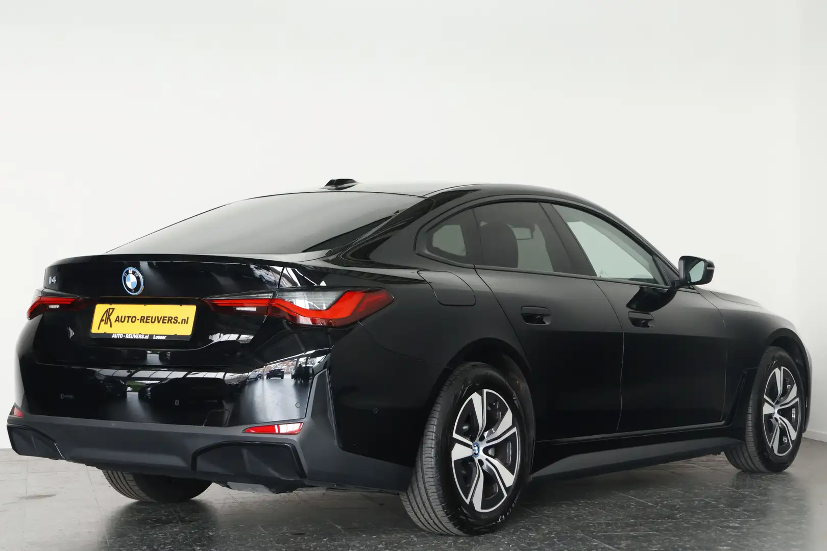 BMW i4 eDrive40 84 kWh / Navigatie / Carplay / LED / Came Zwart - 2