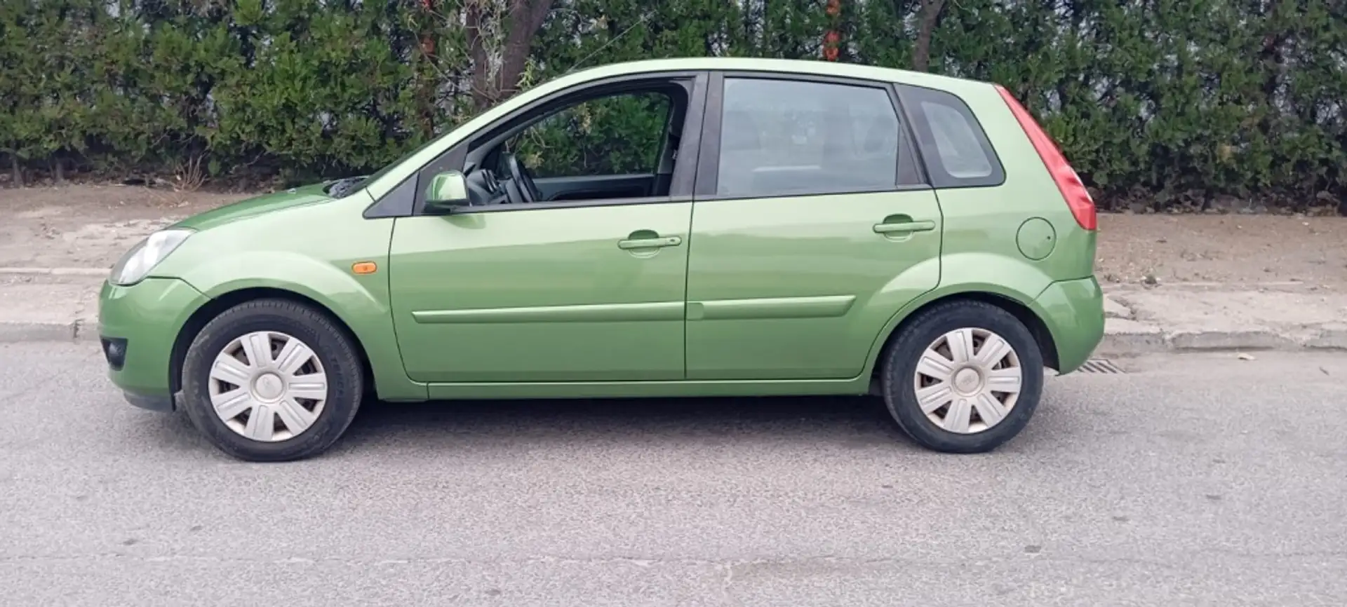 Ford Fiesta 1.4 Trend Verde - 2