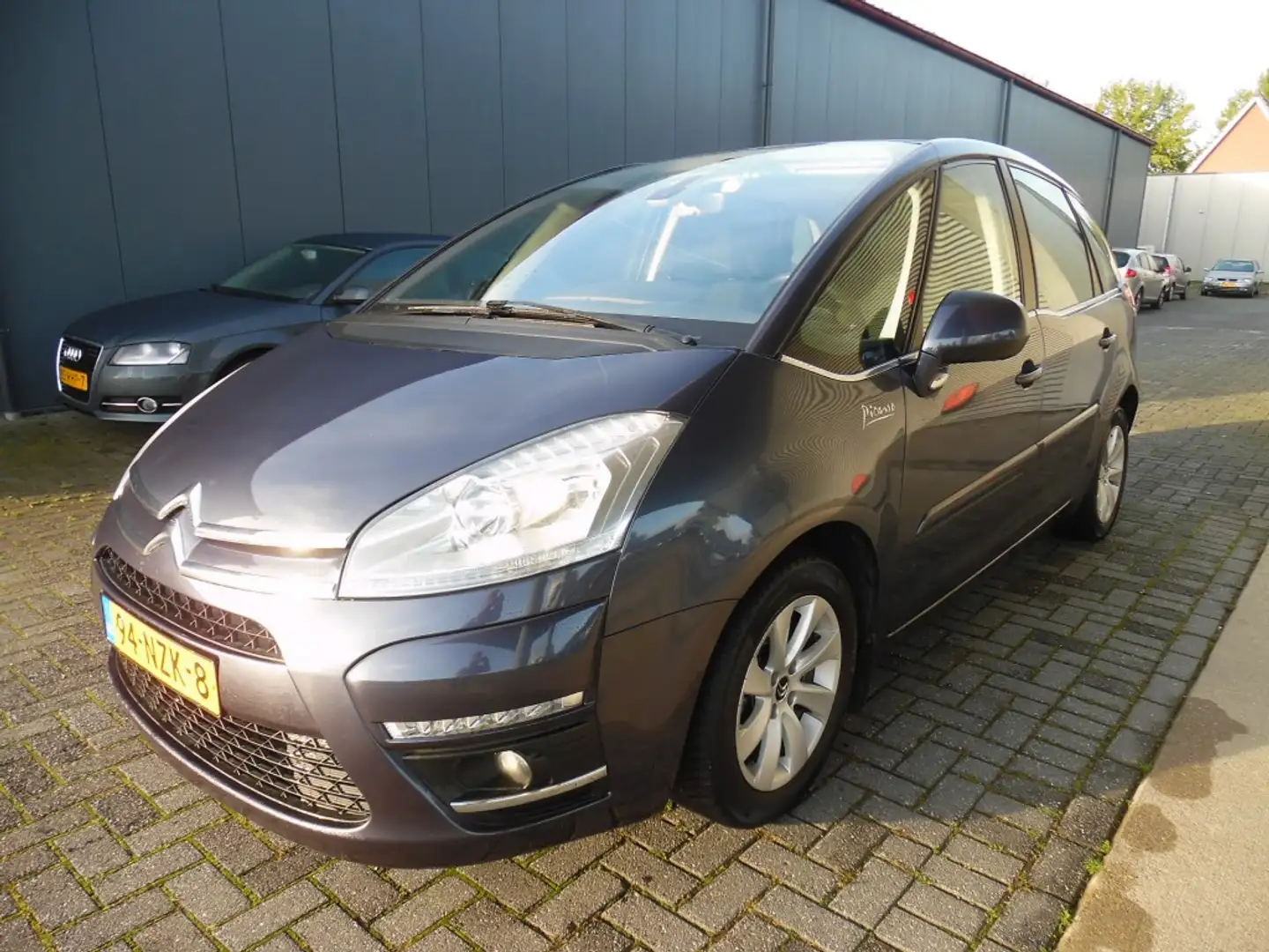 Citroen C4 Picasso 1.6 VTI LIGNE BNS Paars - 1