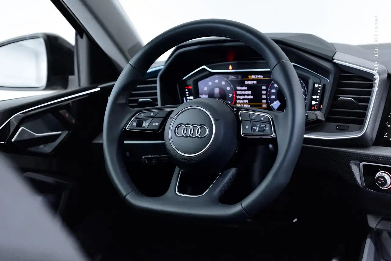 Audi A1 A1 allstreet 30 1.0 tfsi Identity Contrast 116cv s tronic 16
