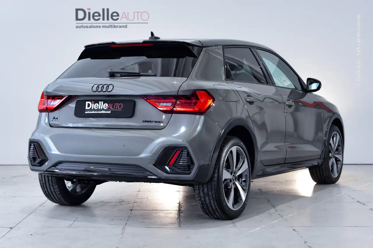 Audi A1 A1 allstreet 30 1.0 tfsi Identity Contrast 116cv s tronic 2