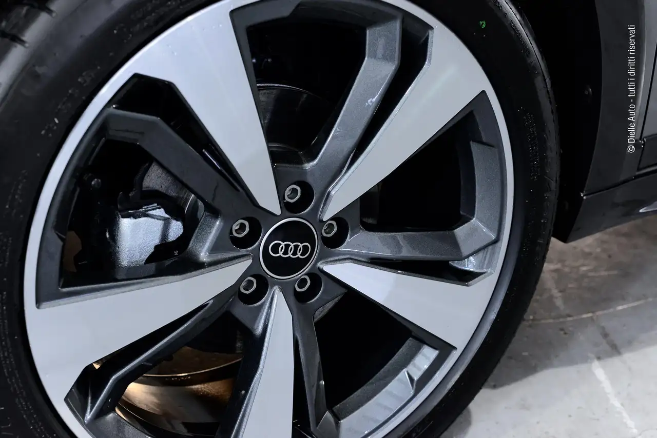 Audi A1 A1 allstreet 30 1.0 tfsi Identity Contrast 116cv s tronic 5