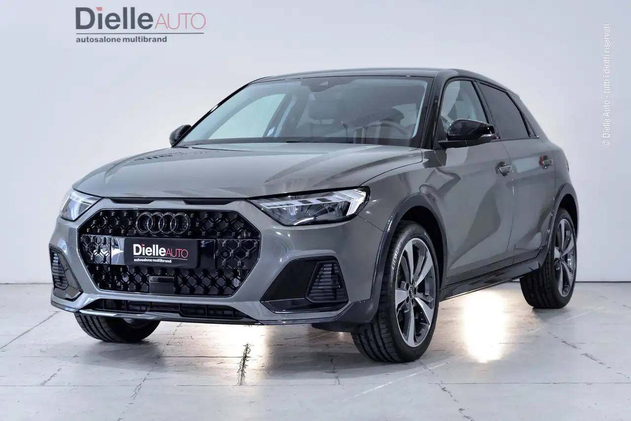 Audi A1 A1 allstreet 30 1.0 tfsi Identity Contrast 116cv s tronic