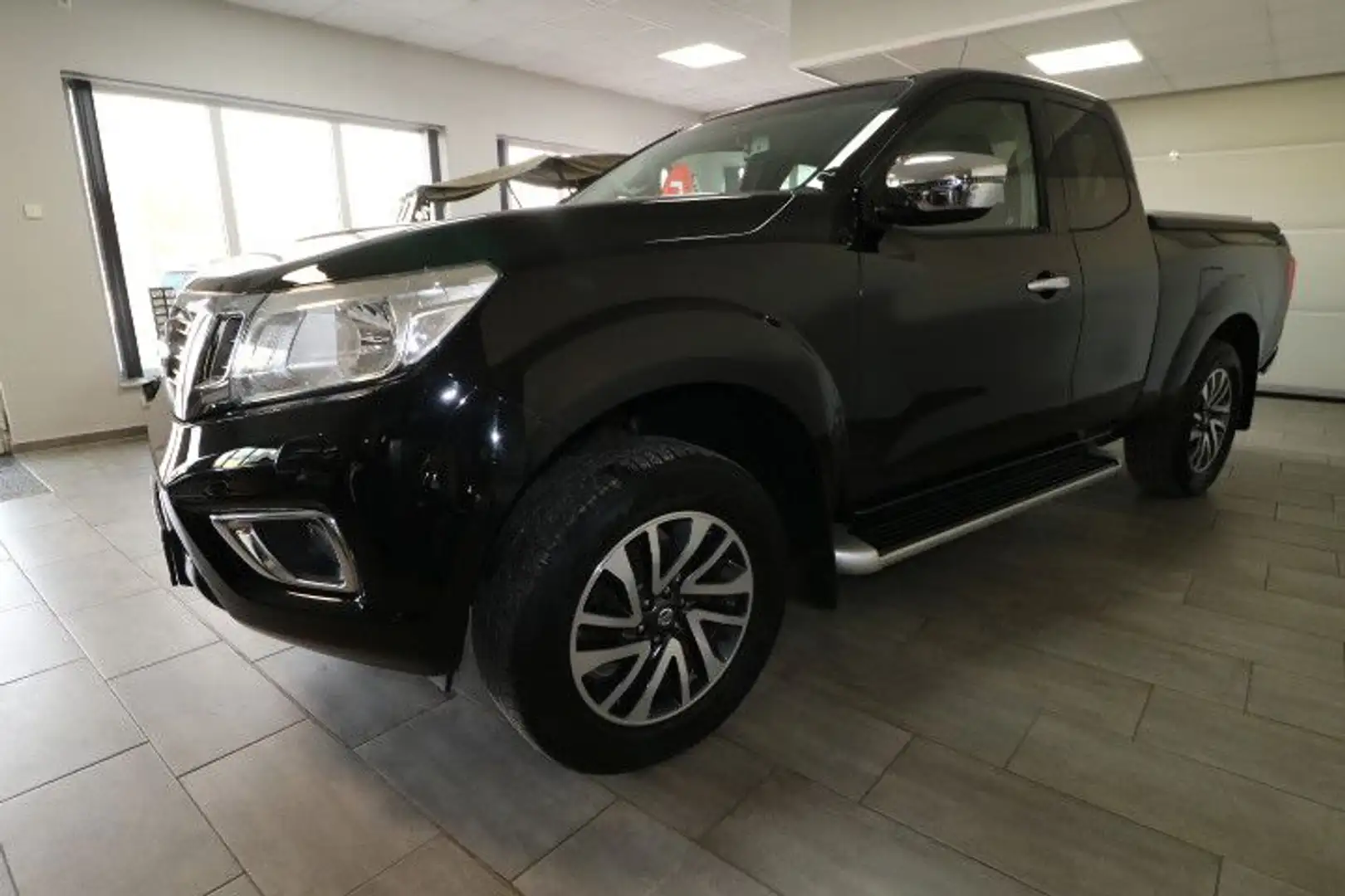 Nissan Navara NP300 N-Connecta King Cab 4x4 Noir - 1