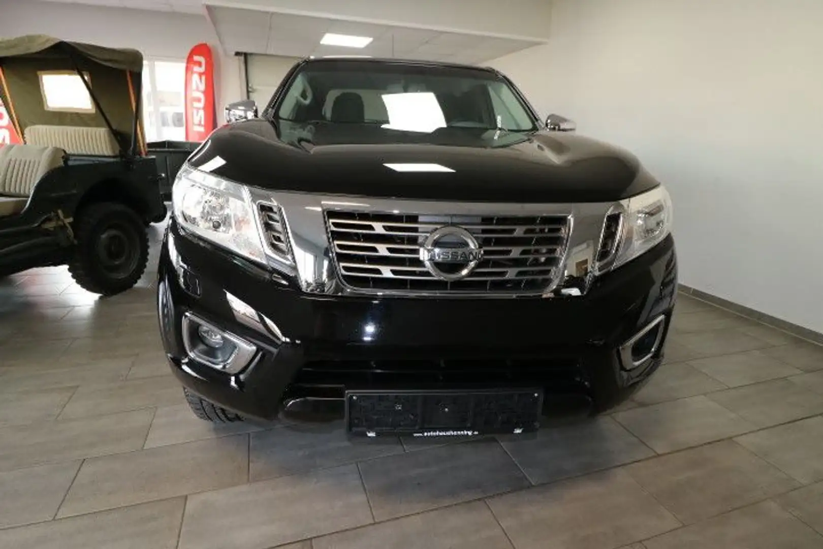 Nissan Navara NP300 N-Connecta King Cab 4x4 Noir - 2