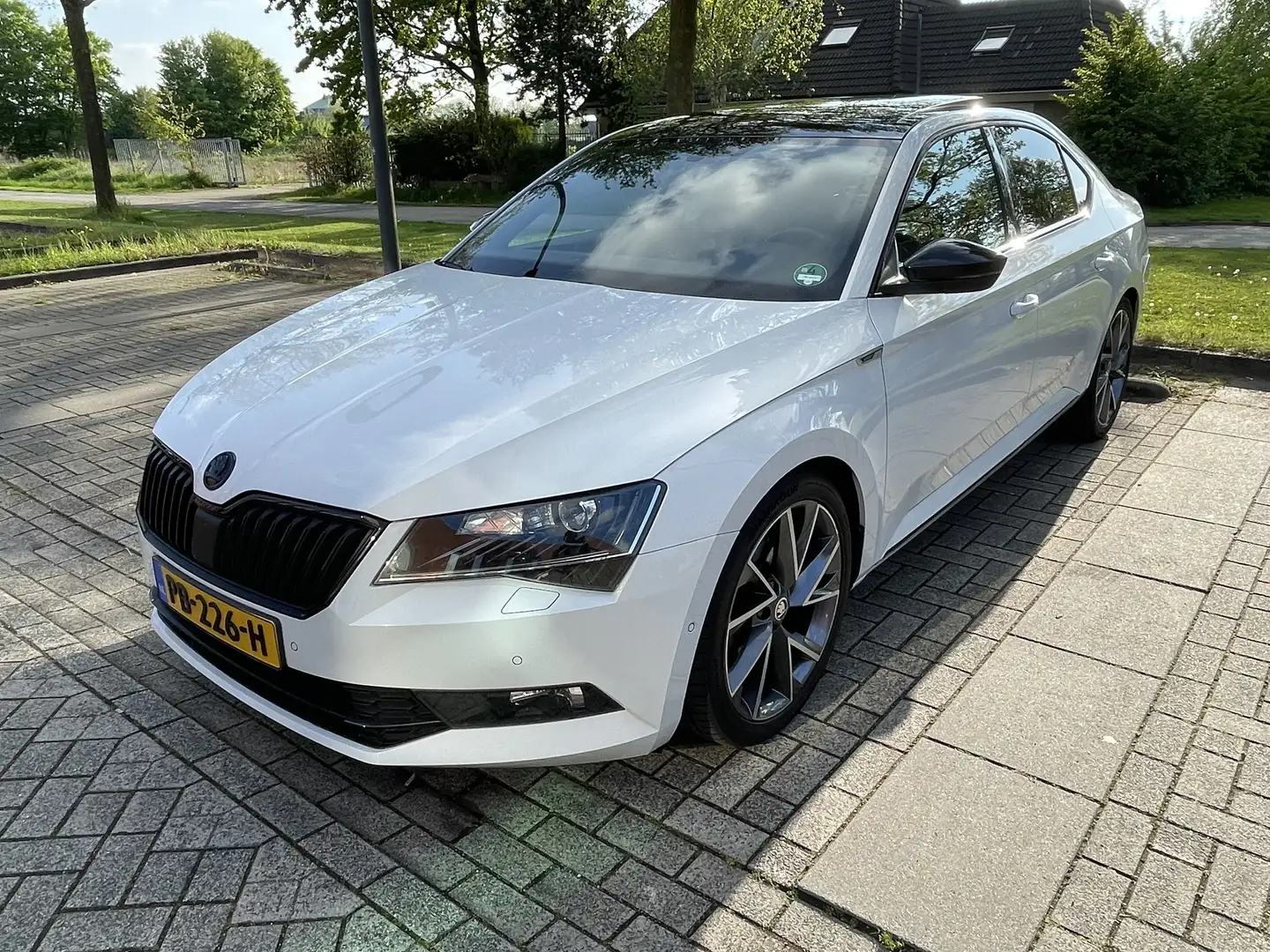 Skoda Superb 1.4 TSI ACT SportLine Wit - 1