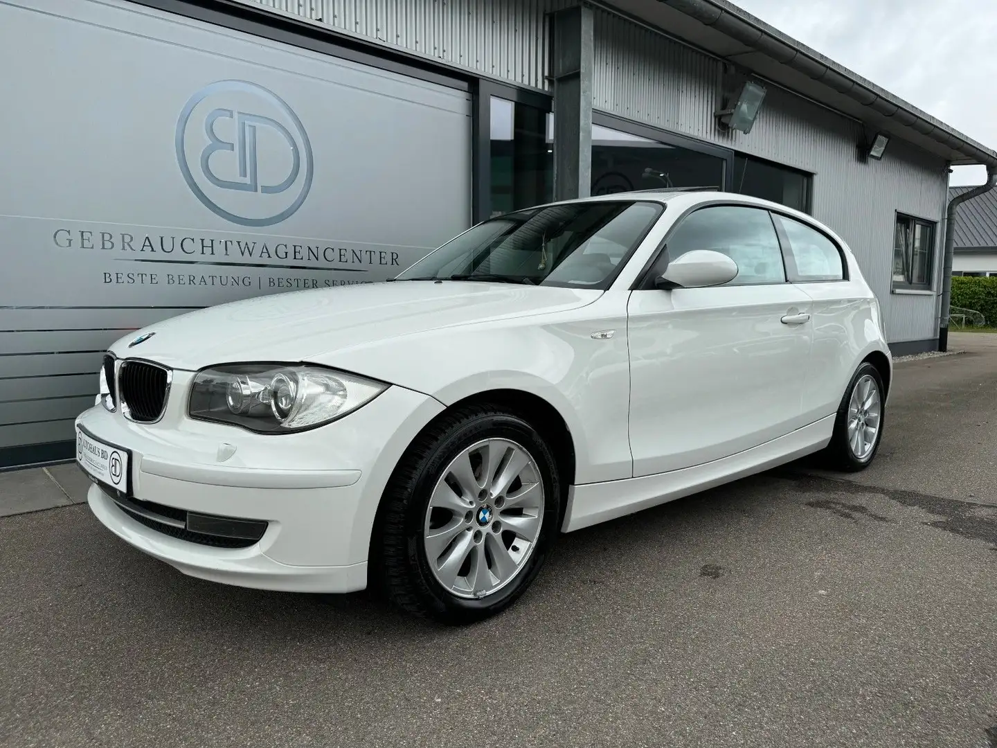 BMW 118 Baureihe 1 Lim.*Klima*Automatik*LM*EGSD*SHZ* Weiß - 1