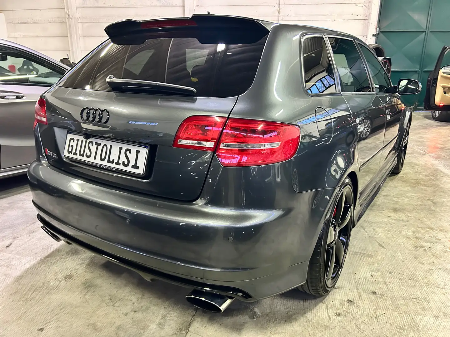 Audi RS3 Sportback 2.5 tfsi quattro s-tronic Grau - 2
