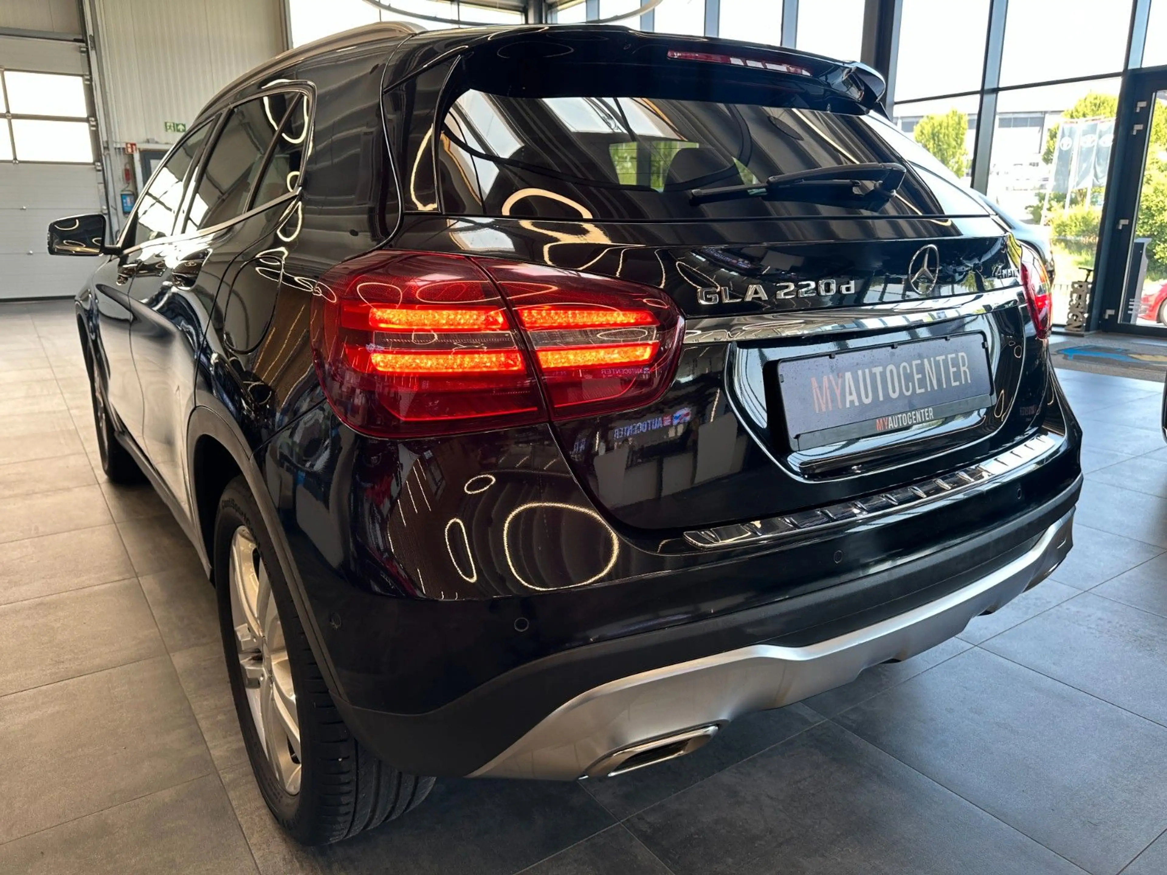 Mercedes-Benz GLA 220 CDI / d 4Matic *LED*Kamera* — photo 4