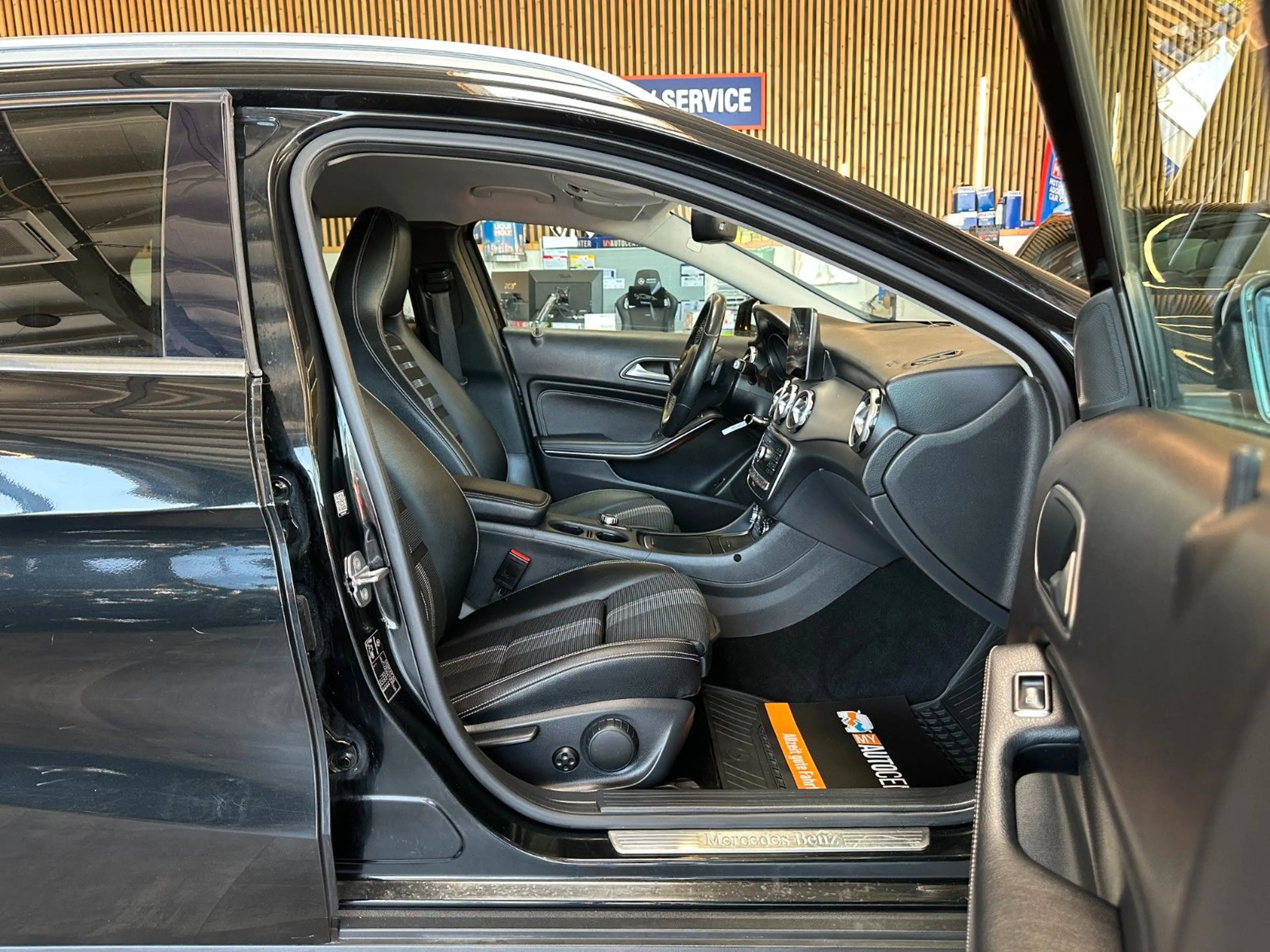 Mercedes-Benz GLA 220 CDI / d 4Matic *LED*Kamera* — photo 11