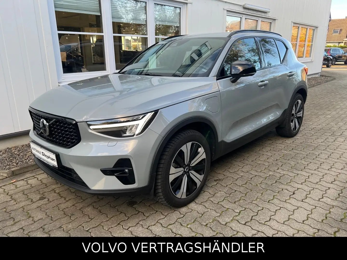 Volvo XC40 Recharge T4 PLUS DARK AHK GARANTIE Grau - 1