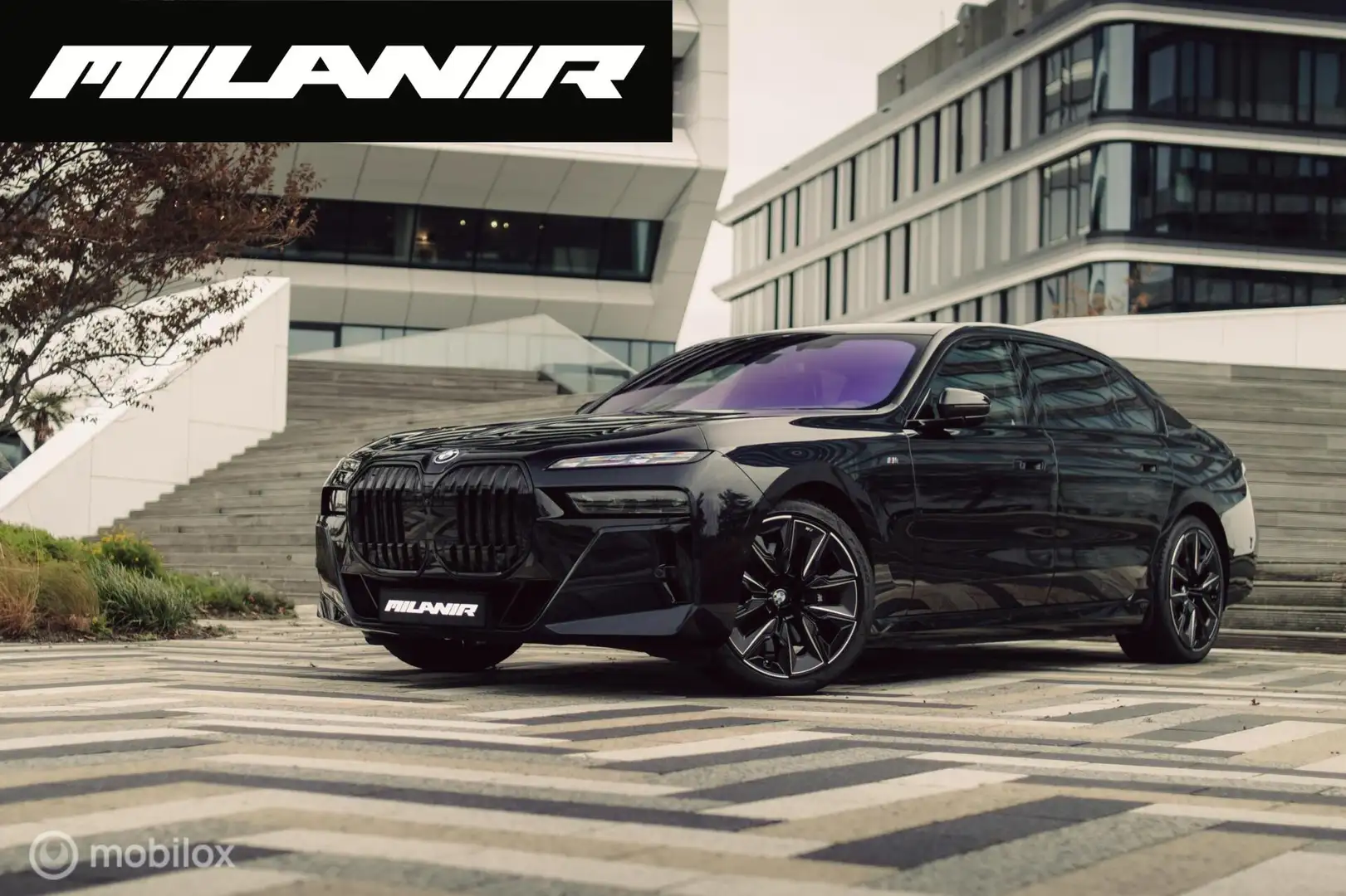 BMW i7 xDrive60 106 kWh|Theatre screen|Skylounge|Massage| Zwart - 1