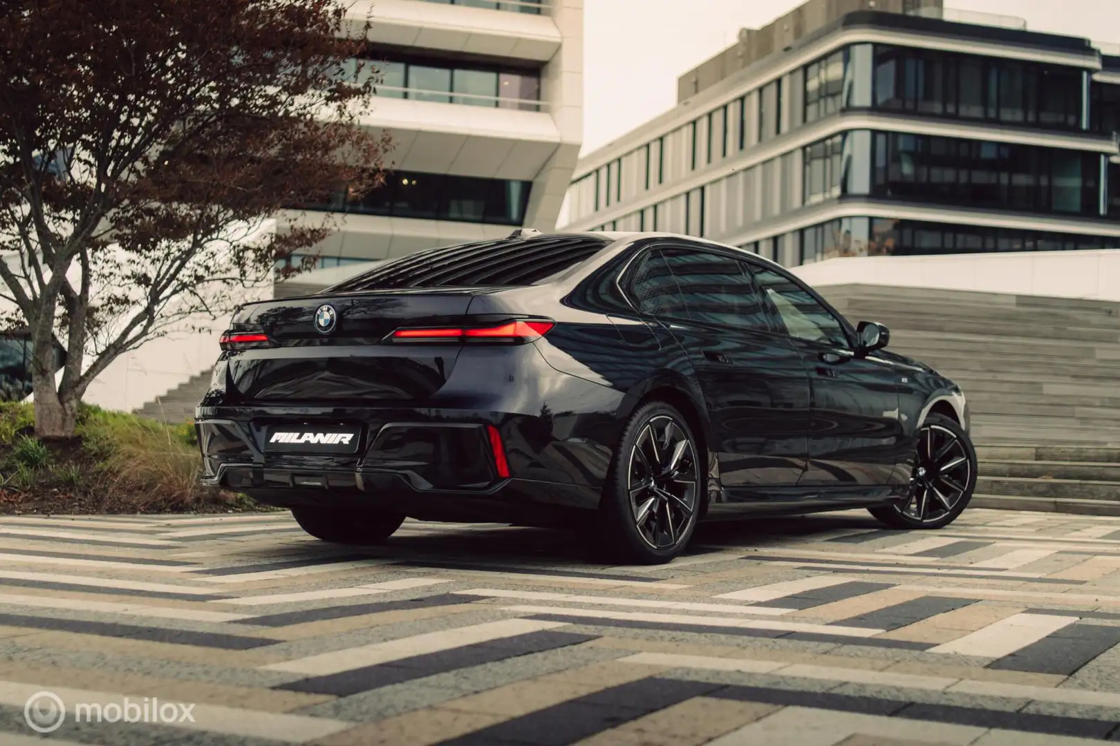 BMW i7 xDrive60 106 kWh|Theatre screen|Skylounge|Massage| Zwart - 2