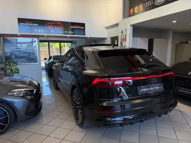 Audi Q8 view 12