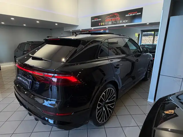 Audi Q8 view 13