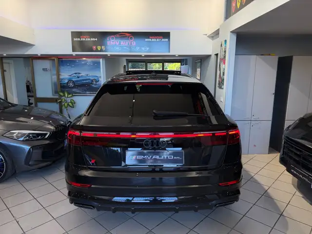 Audi Q8 view 15