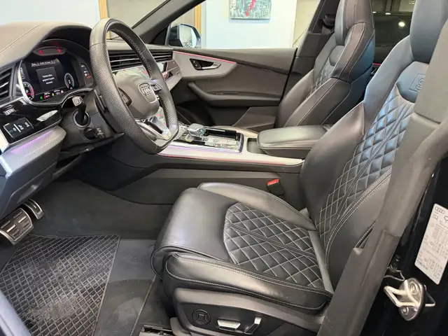 Audi Q8 view 7