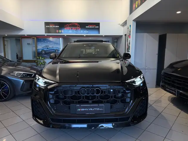 Audi Q8 view 4