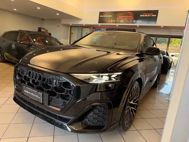 Audi Q8 view 3
