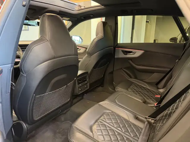 Audi Q8 view 11