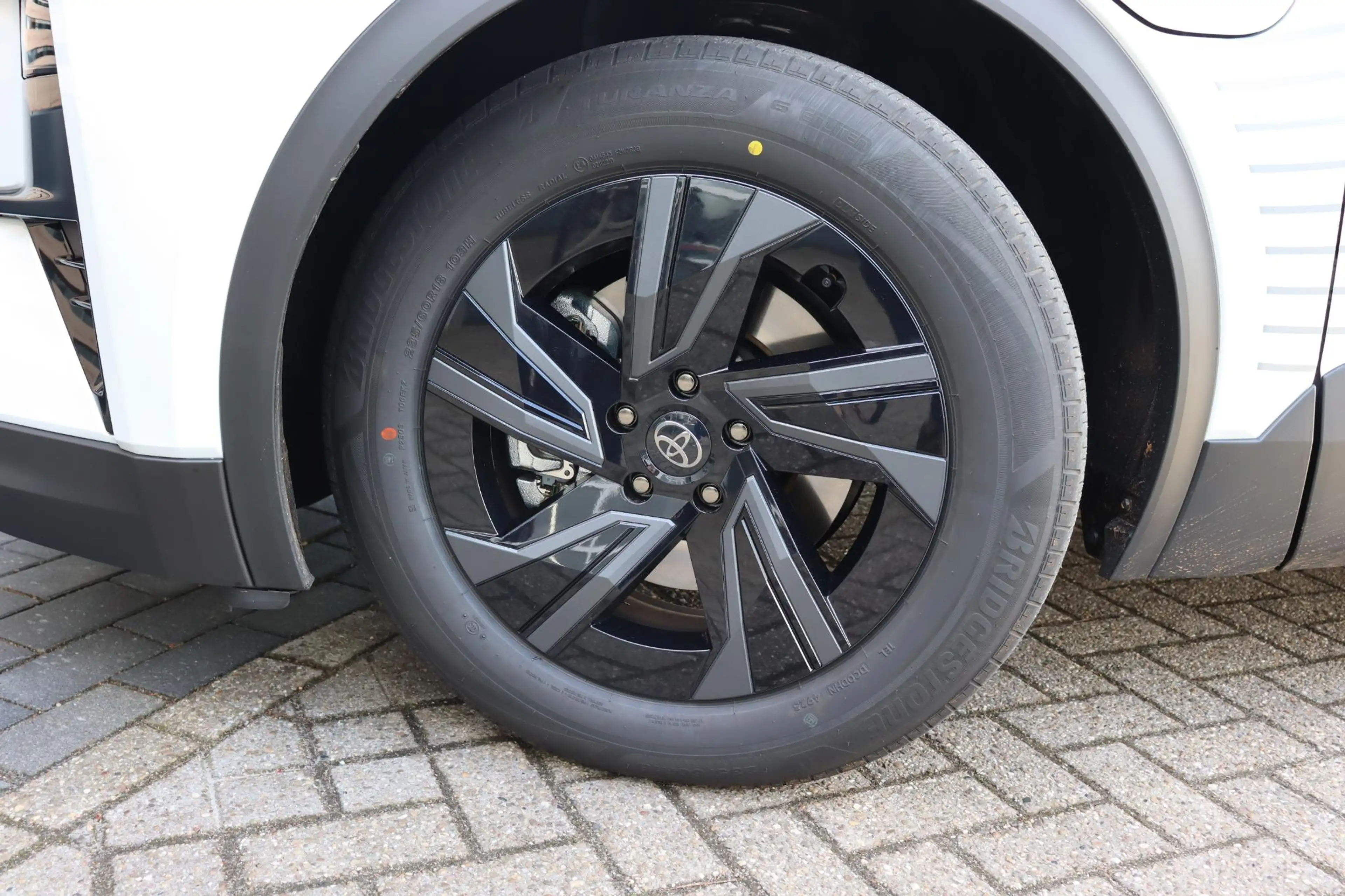 Toyota C-HR+ First Edition 77 kWh , Nieuw en direct leverbaar m — photo 3