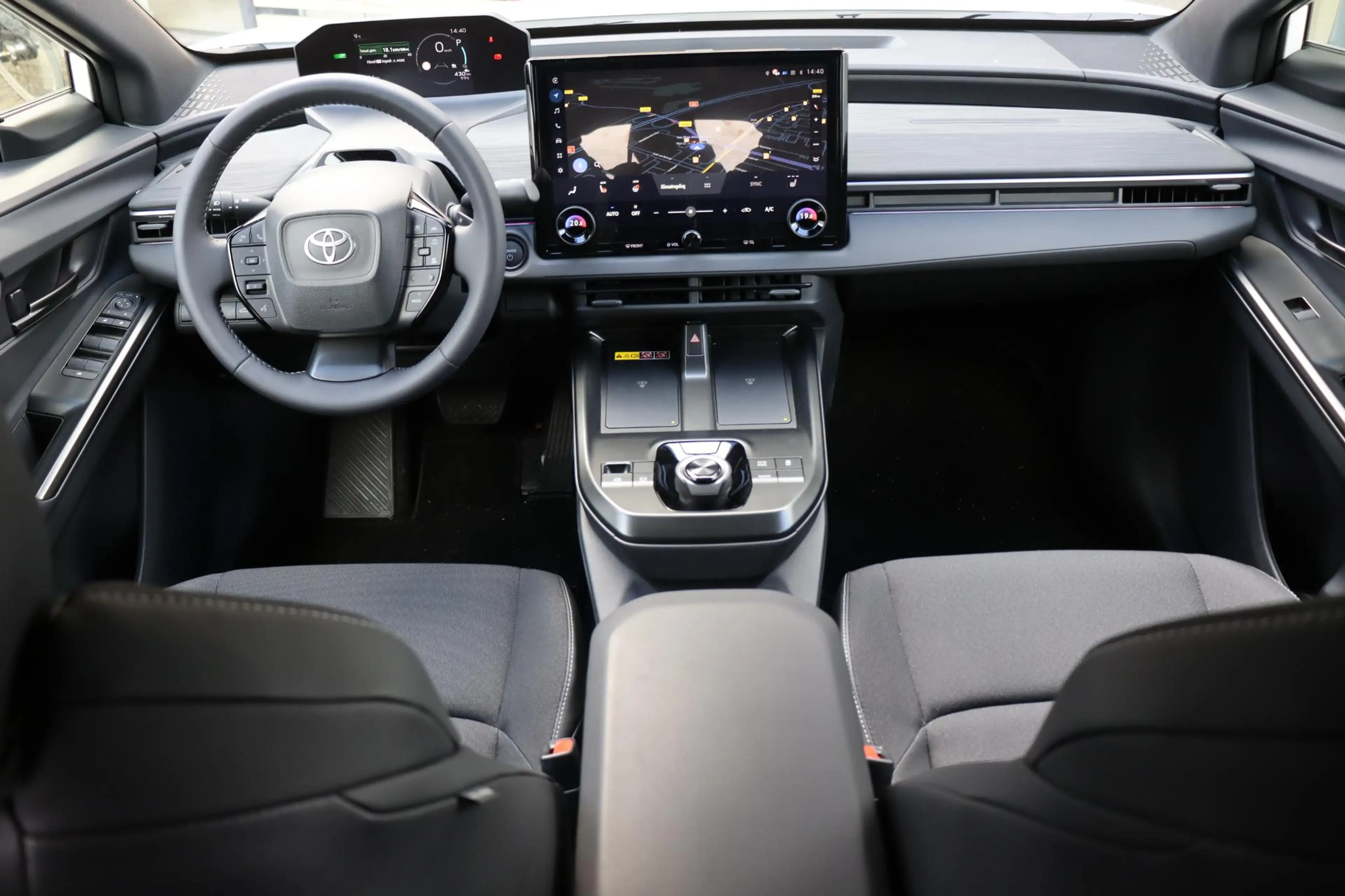 Toyota C-HR+ First Edition 77 kWh , Nieuw en direct leverbaar m — photo 2