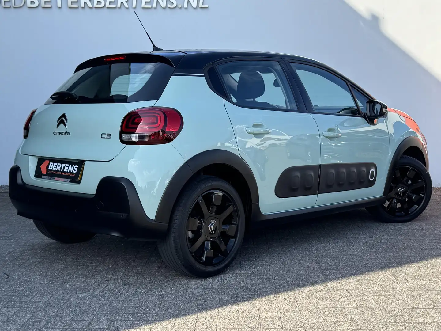 Citroen C3 1.2 PT 110 Shine | Parkeercamera | Navi | Carplay Groen - 2
