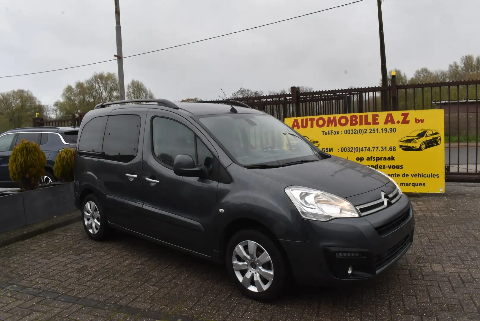 Citroen Berlingo 1.6 BlueHDi XTR / GPS / Camera / CarPlay Gris - 1
