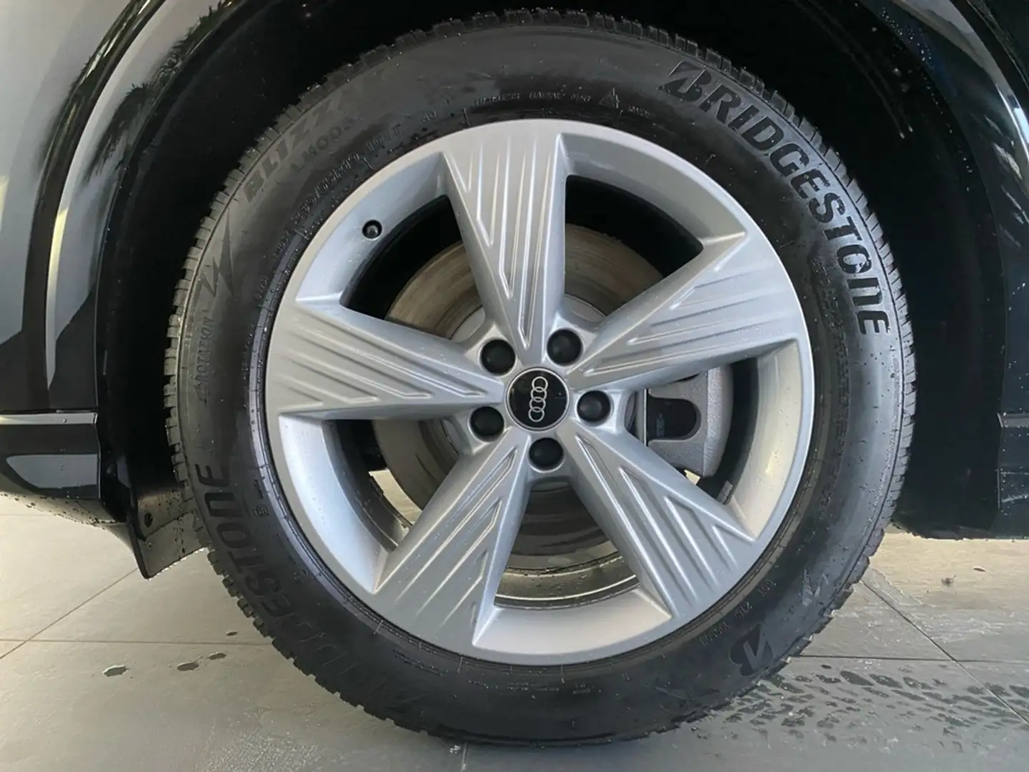 Audi Q4 e-tron Sportback 45 quattro S line PANO+HUD+AHK Schwarz - 2