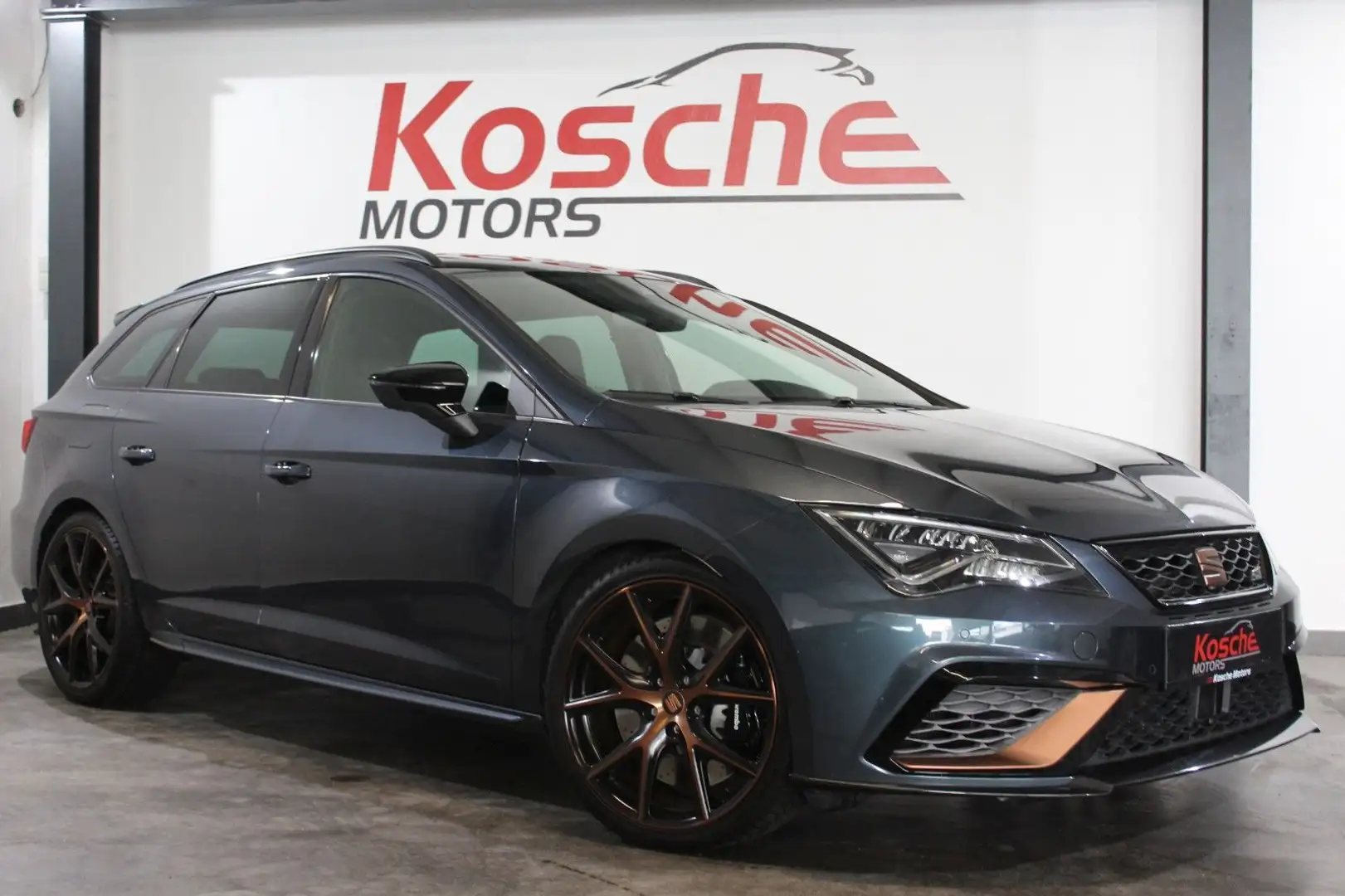 SEAT Leon ST Cupra R 300 4Drive Keyless Beats Kamera Grau - 1