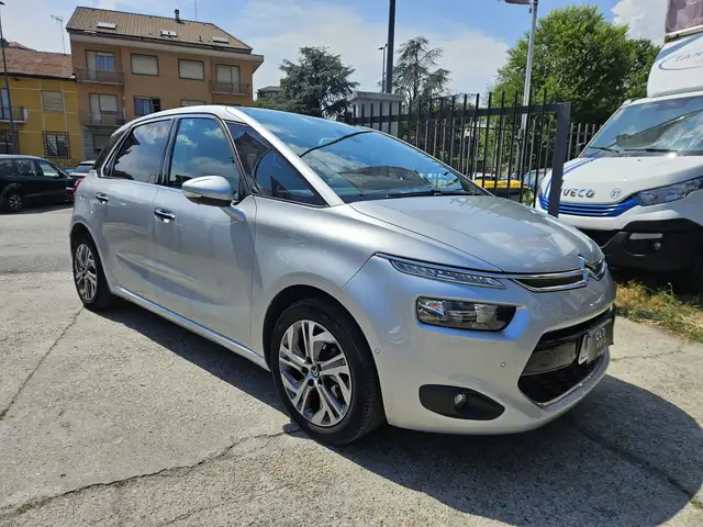 Citroen C4 Picasso view 3
