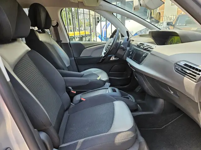 Citroen C4 Picasso view 12